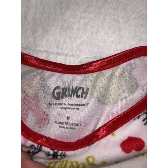 Dr. Seuss “ The grinch” Girls Sz. M Design Long Sleeved Nightgown. Adorable - Picture 6 of 9